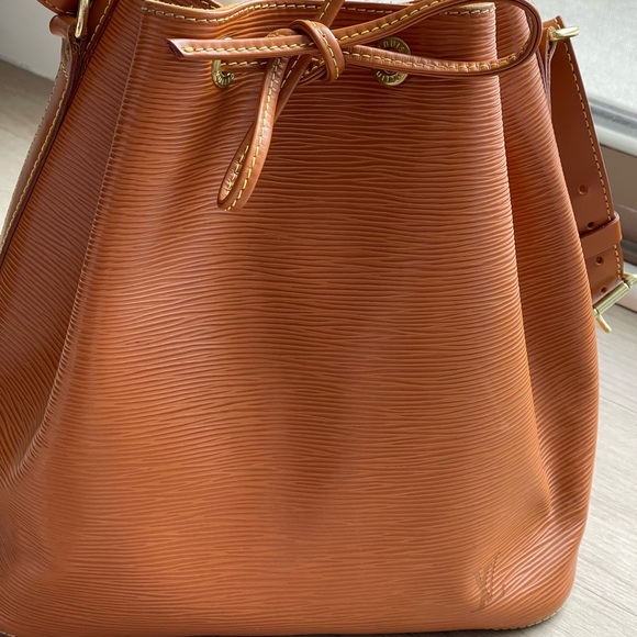 Louis Vuitton Petite Noe Epi - Picture 10 of 15